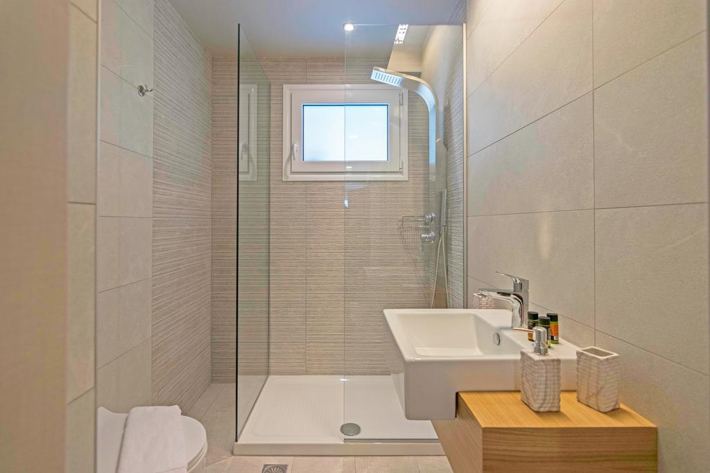 Sonja Beachfront Apartments 加藤-达拉特索 外观 照片