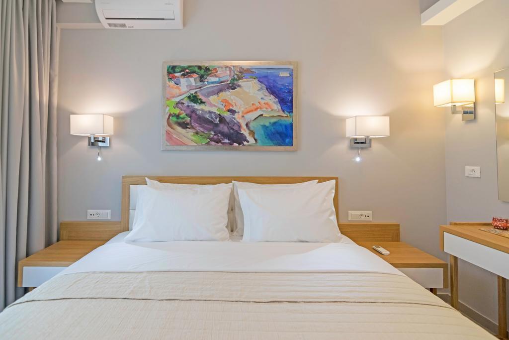Sonja Beachfront Apartments 加藤-达拉特索 外观 照片
