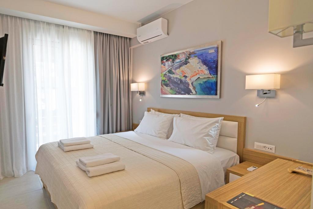 Sonja Beachfront Apartments 加藤-达拉特索 外观 照片