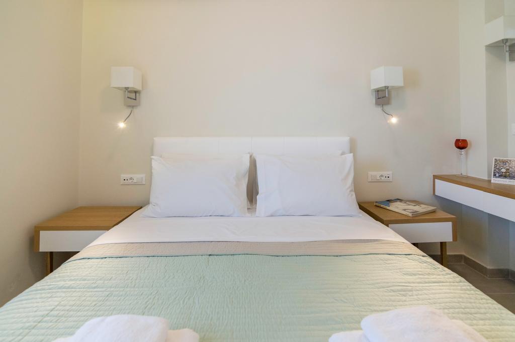 Sonja Beachfront Apartments 加藤-达拉特索 外观 照片