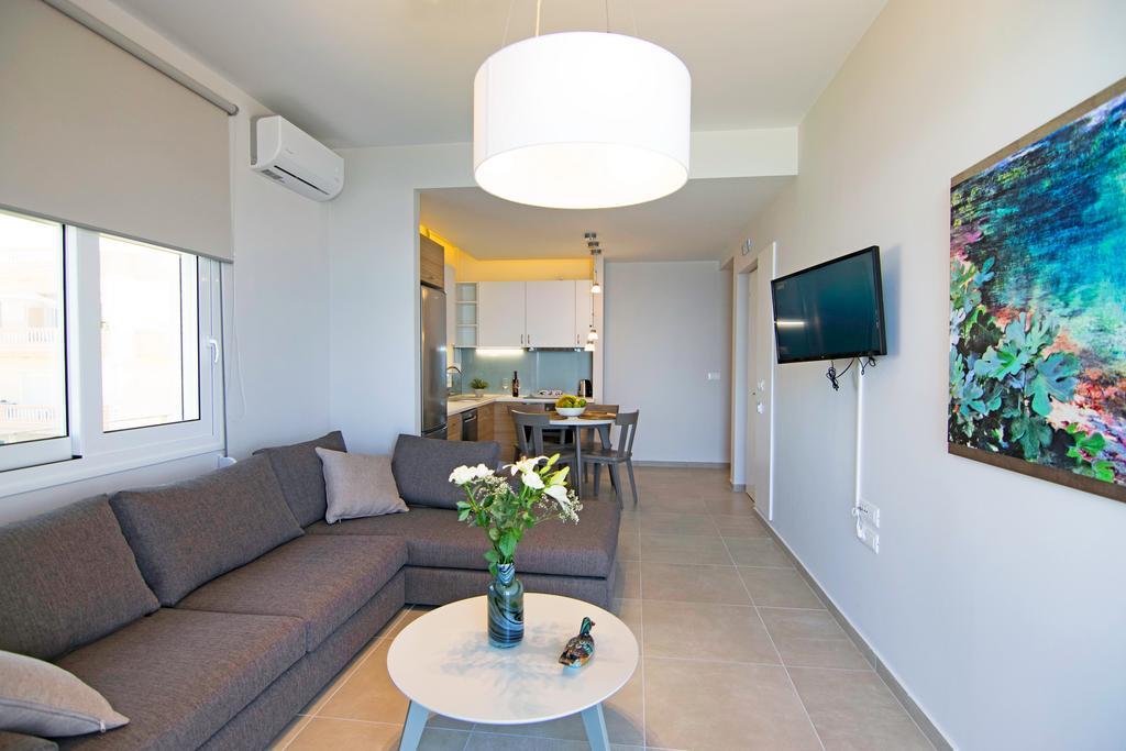 Sonja Beachfront Apartments 加藤-达拉特索 外观 照片
