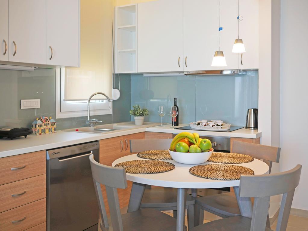 Sonja Beachfront Apartments 加藤-达拉特索 外观 照片