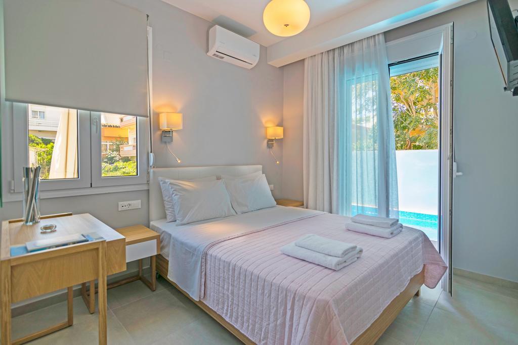 Sonja Beachfront Apartments 加藤-达拉特索 外观 照片