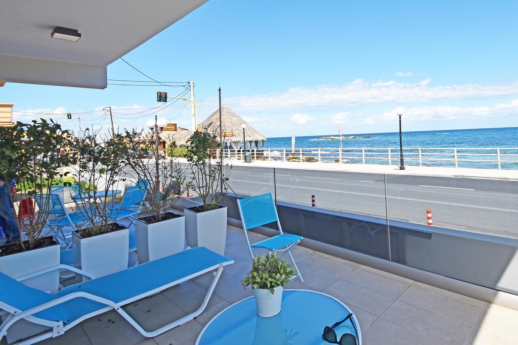 Sonja Beachfront Apartments 加藤-达拉特索 外观 照片